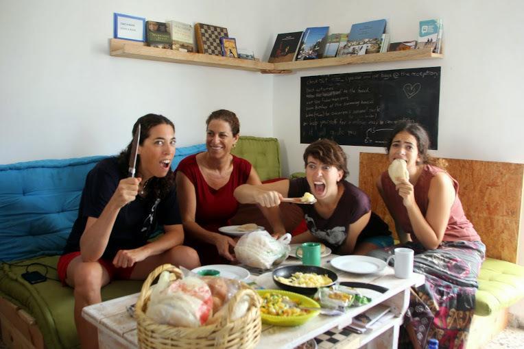 Juha'S Guesthouse - Zarqa Bay Jisr ez Zarqa Eksteriør billede